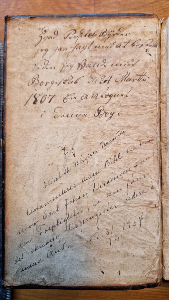 Thranum bi bel, noter: Elisabeth Birgitte Thranum testamenterer denne Bibel til min nevø Carl Johan Thranum